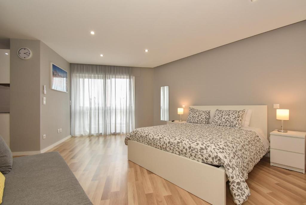 Oporto Bernardes Studios - Heroísmo - 8