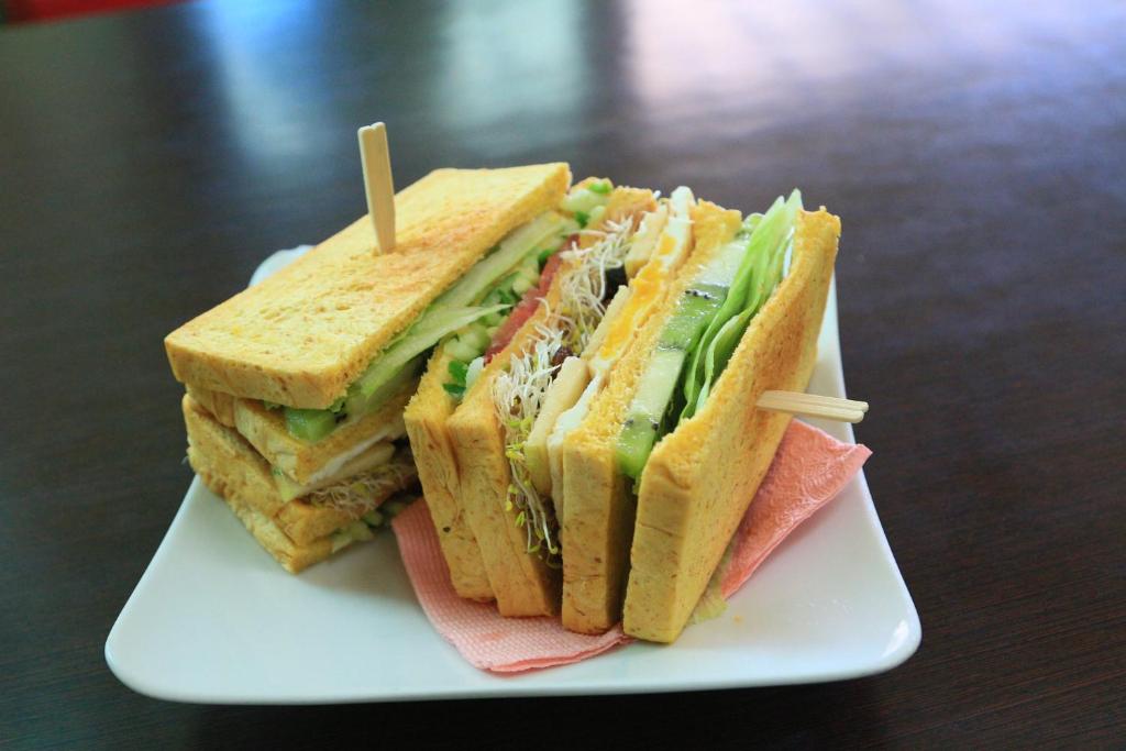 a sandwich cut in half on a plate on a table at Fu Taitung Homestay in Taitung City