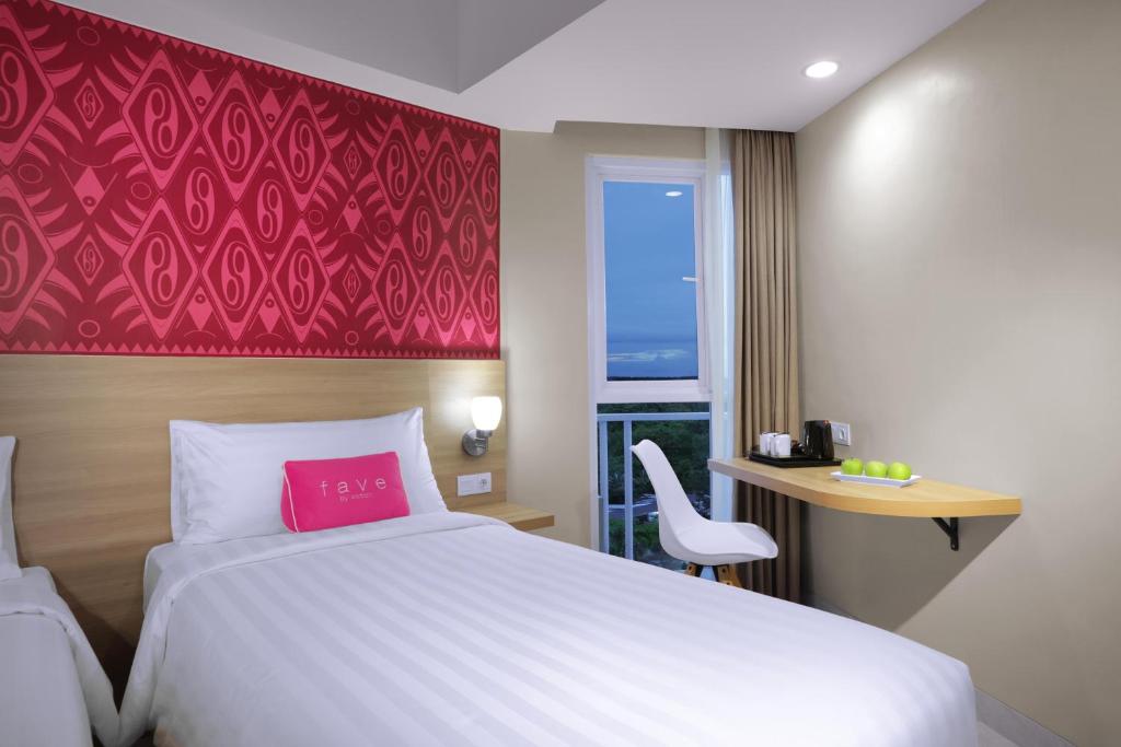 Postel nebo postele na pokoji v ubytování favehotel Sorong