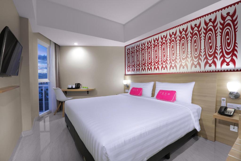Postel nebo postele na pokoji v ubytování favehotel Sorong
