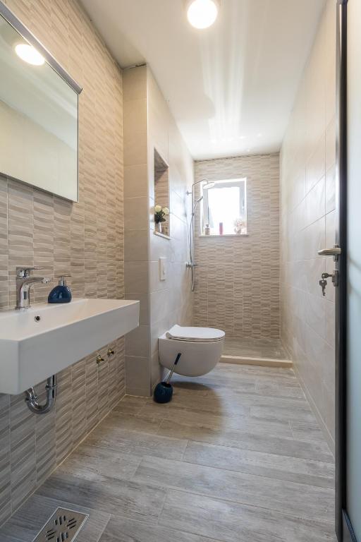 Residence Alpha Apartments - Two-Bedroom Apartment With Balcony And Sea View