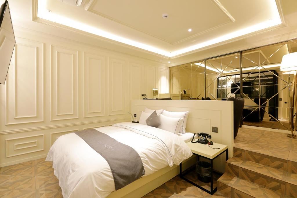 מיטה או מיטות בחדר ב-Ischia Hotel