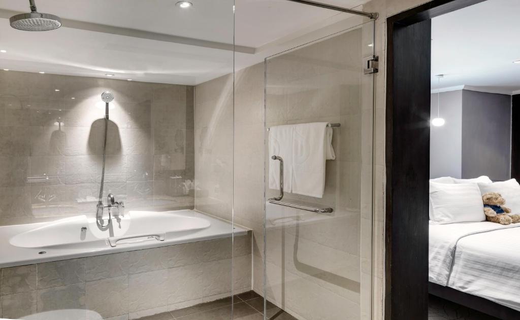 
Single Suite with Spa Bath
