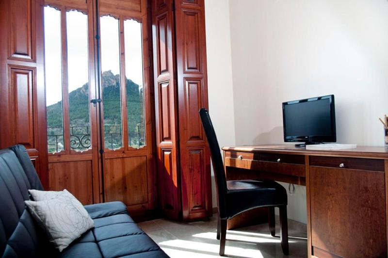TV a/nebo společenská místnost v ubytování Hotel San Sebastián Hospedería