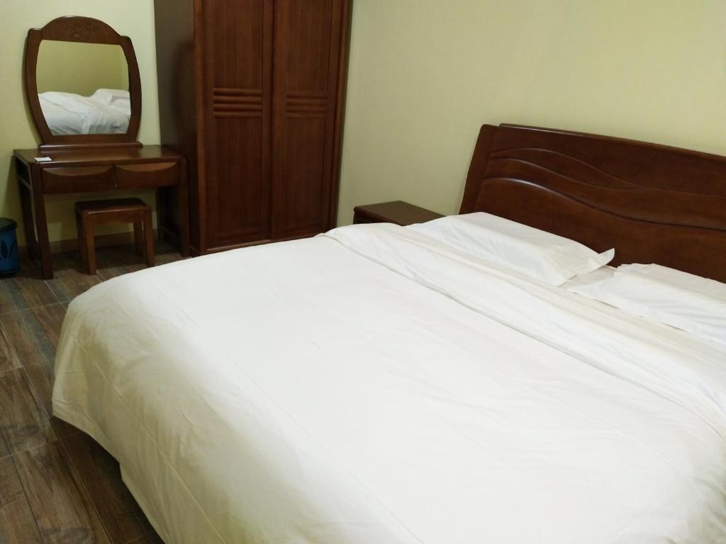 Postel nebo postele na pokoji v ubytování Uncle Ho Motel