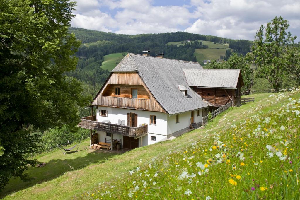 a house on the side of a hill at Leitnerhütte in Judenburg