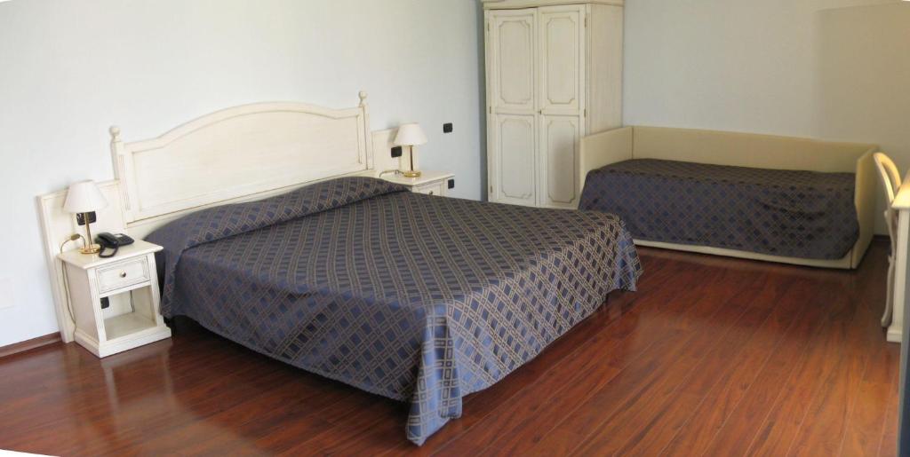 Postel nebo postele na pokoji v ubytování International Hotel