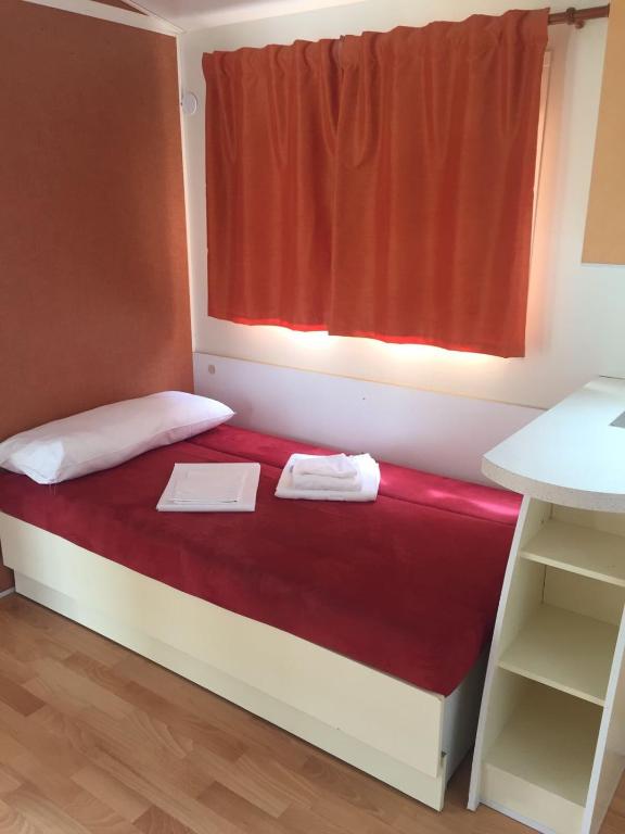 A bed or beds in a room at Camping Igara de San Sebastian