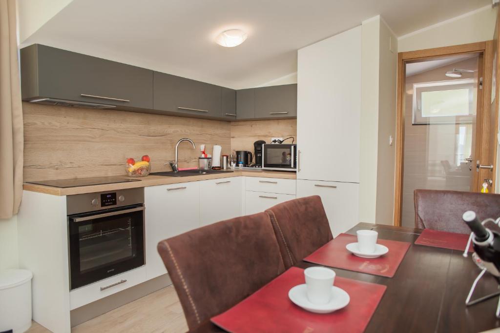 Kuchyň nebo kuchyňský kout v ubytování Apartments Villa Matea