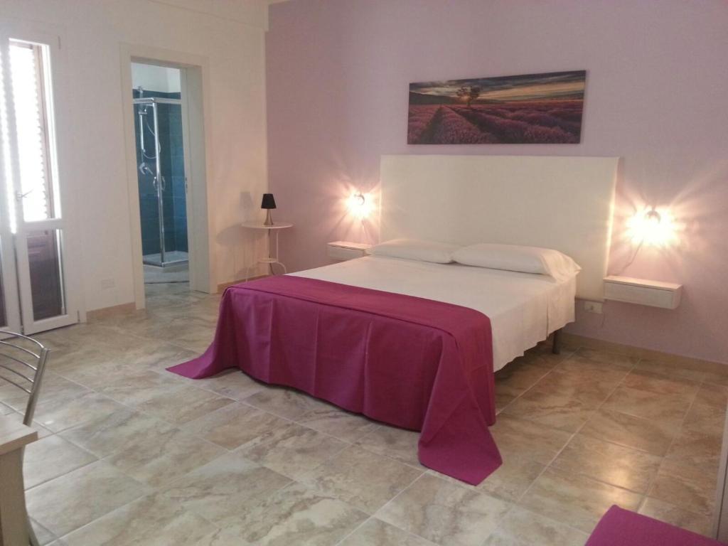 A bed or beds in a room at Holiday Homenza