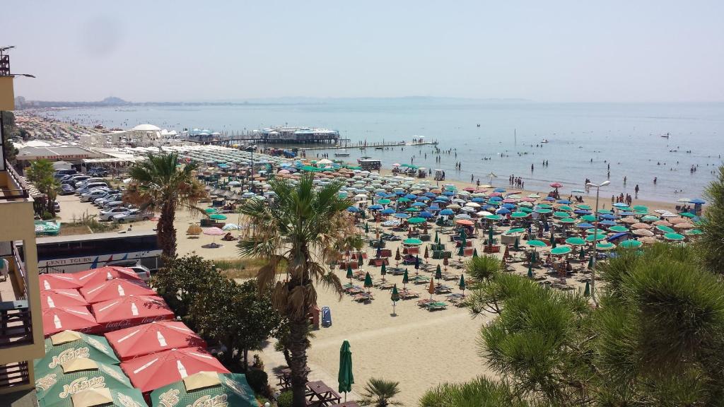 M&I Beach Apartment with Sea View - Image 6