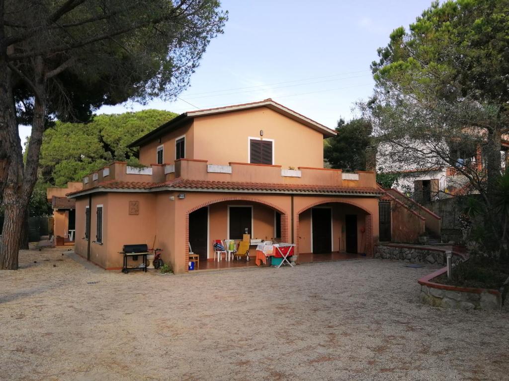 an exterior view of a house at Villa Lido in Capoliveri