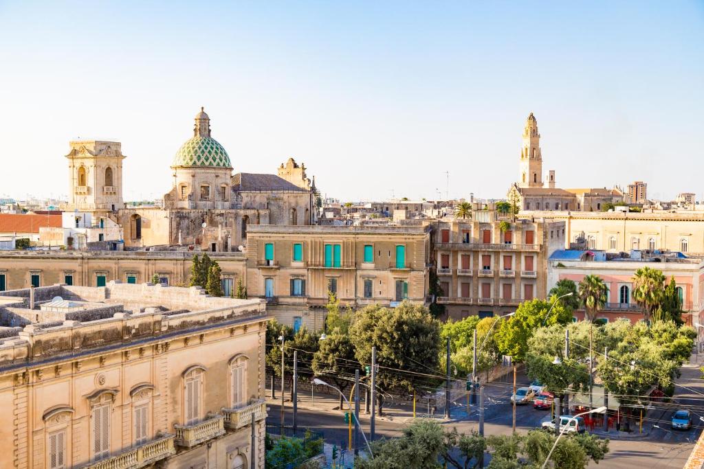 Nespecifikovaný výhled na destinaci Lecce nebo výhled na město při pohledu z penzionu