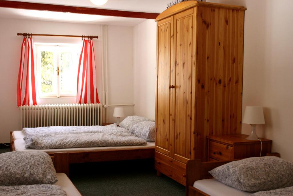 Postel nebo postele na pokoji v ubytování Jeleni chata Skladanka