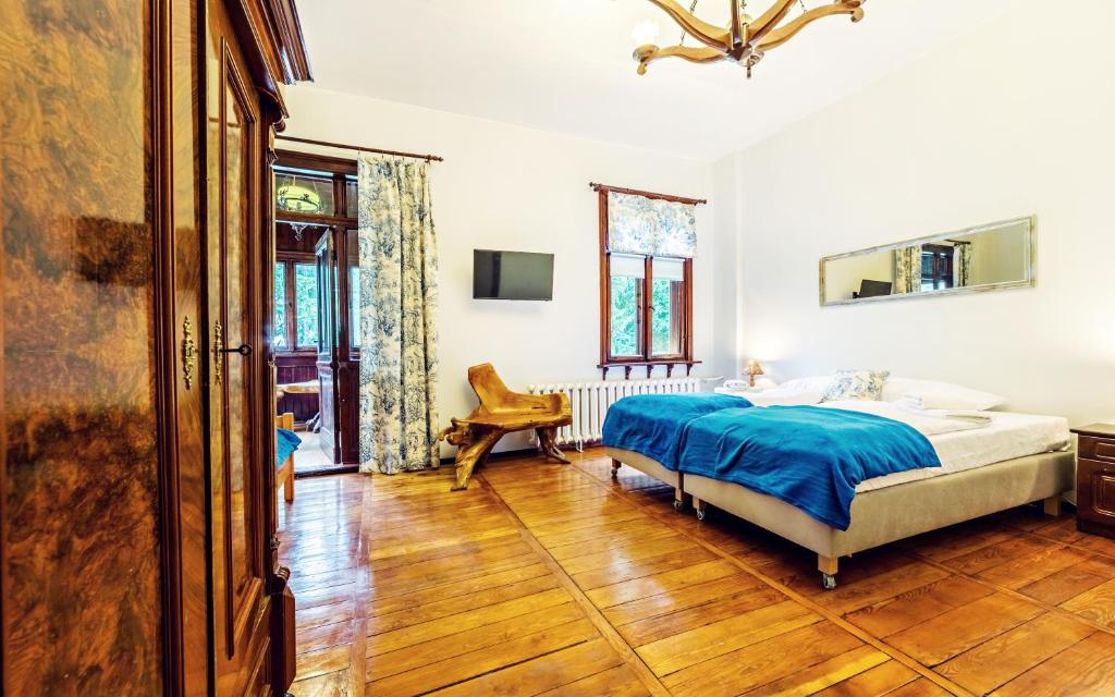 Ένα ή περισσότερα κρεβάτια σε δωμάτιο στο Apartamenty EverySky - Willa Grota