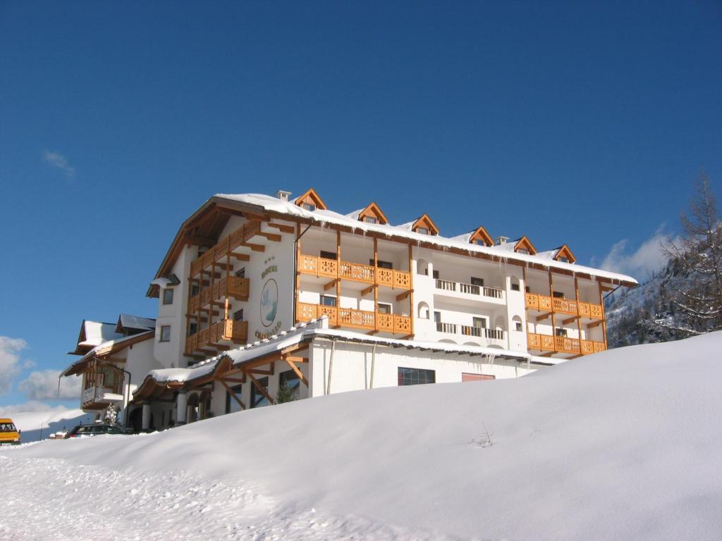 Hotel Cristallo v zimě