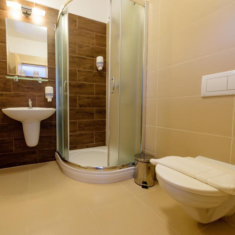 Lopušná dolina Resort - Doppelzimmer Mit Zwei Zusätzlichen Betten