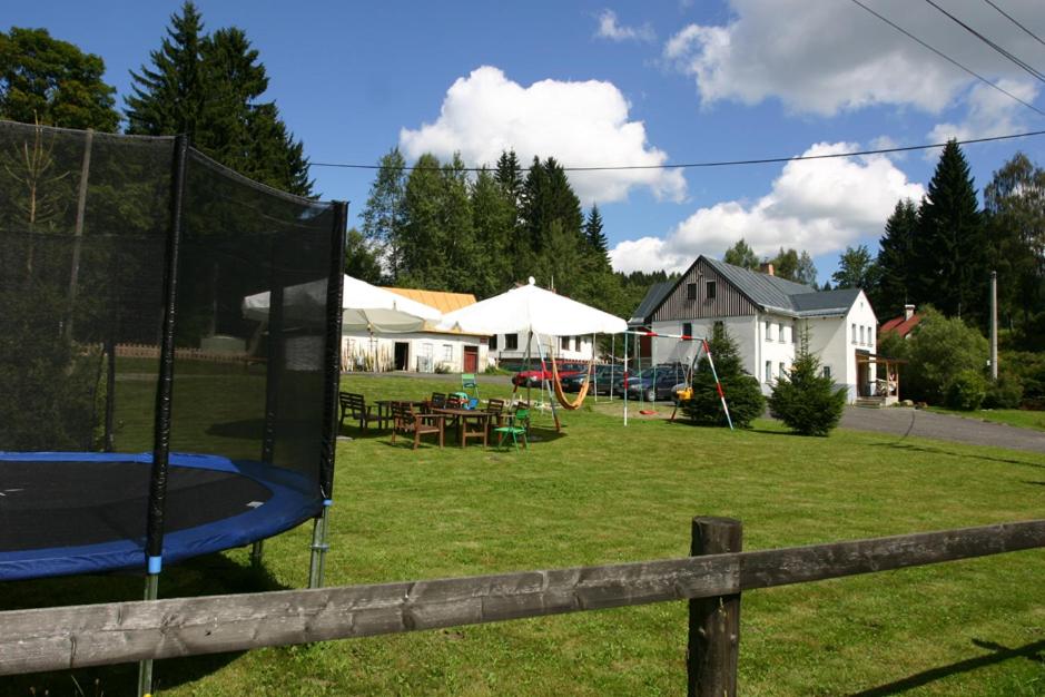 Zahrada ubytování Jeleni chata Skladanka