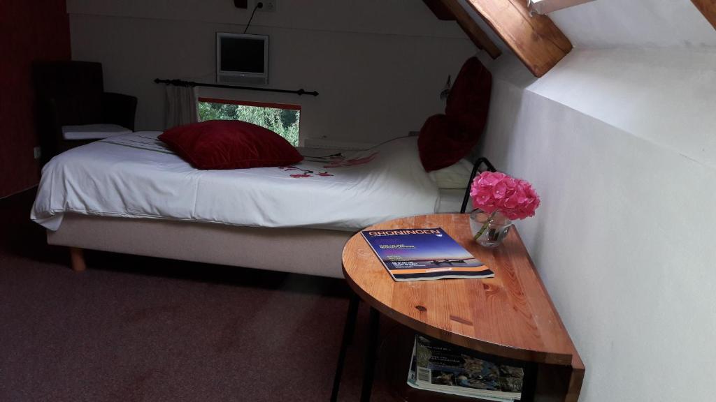 Bed & Breakfast Onder Dak - Single Room With Shared Bathroom