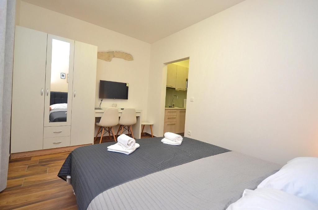 Stella Apartments - 1