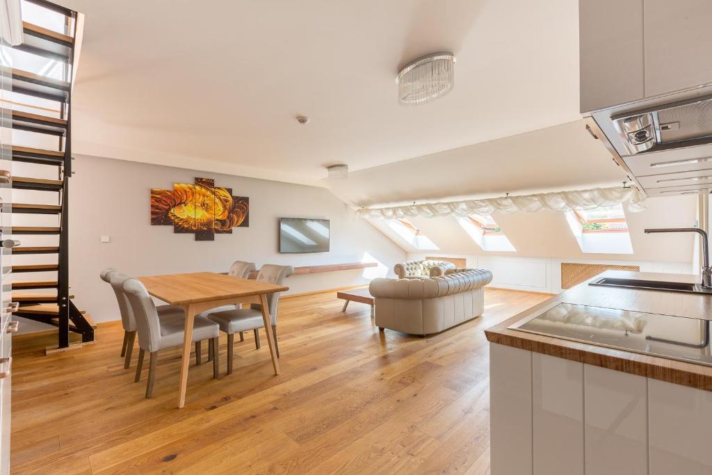 Kuchyň nebo kuchyňský kout v ubytování Wellness Hotel Republika 24 Apartments