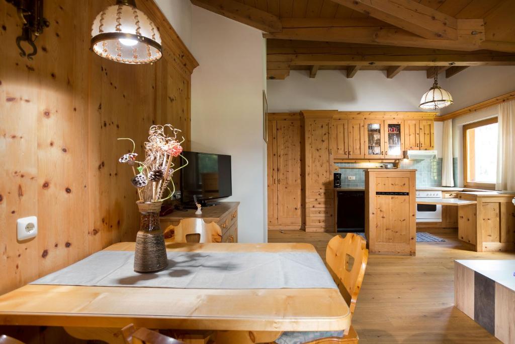 Kuchyň nebo kuchyňský kout v ubytování Alfonsstüberl - Ferienwohnungen & Restaurant
