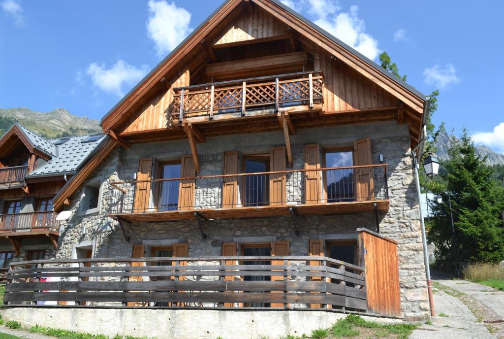 Gallery image of VAUJANYLOCATIONS - Chalet de la Cîme in Vaujany