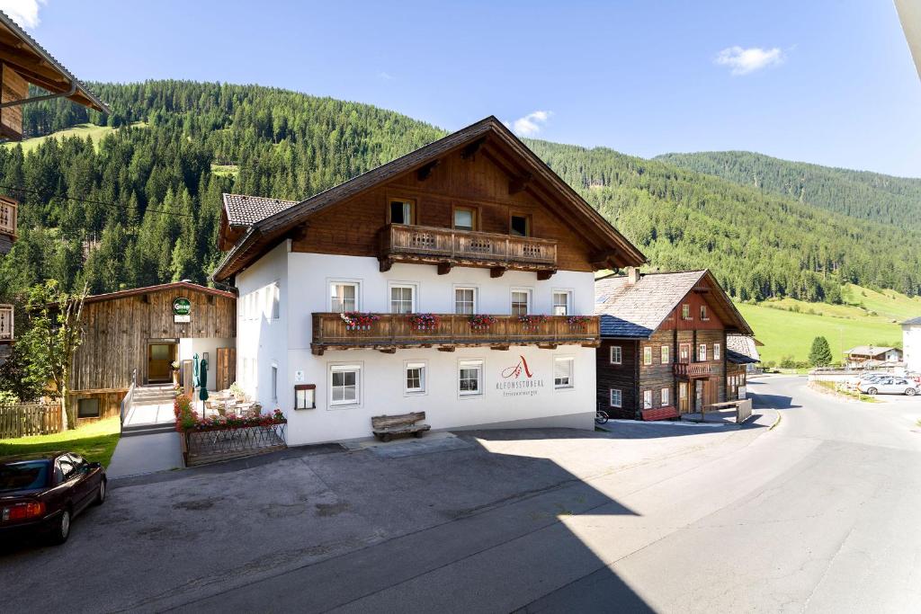 Nespecifikovaný výhled na hory nebo výhled na hory při pohledu z aparthotelu