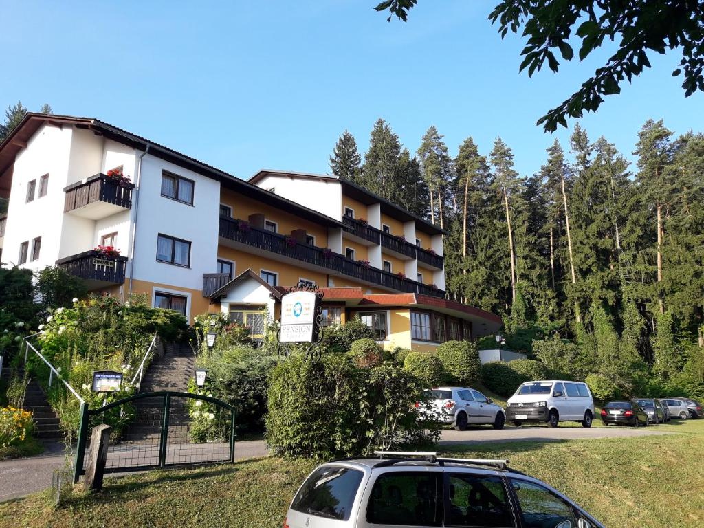 The building in which a panziókat is located