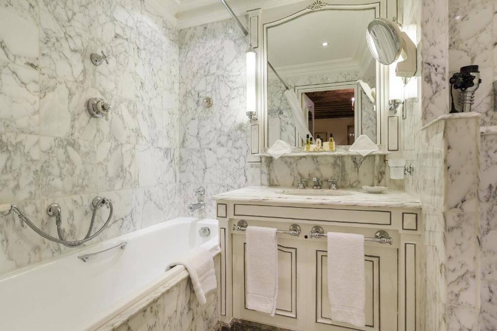 Hotel Luxembourg Parc - Resim 37