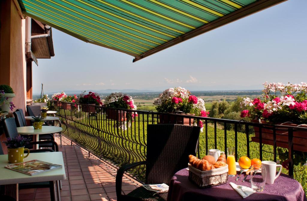 Balkón nebo terasa v ubytování Hotel Restaurant Au Riesling
