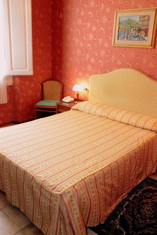 Postel nebo postele na pokoji v ubytování Hotel Beatrice