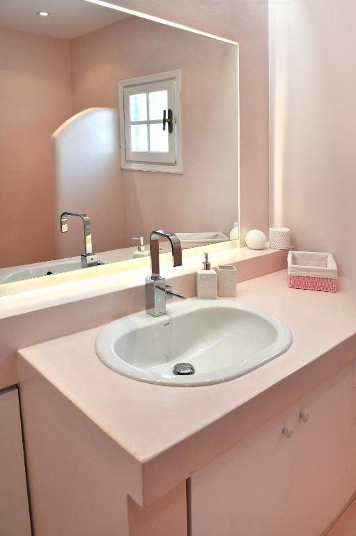 A bathroom at Sarwnisland