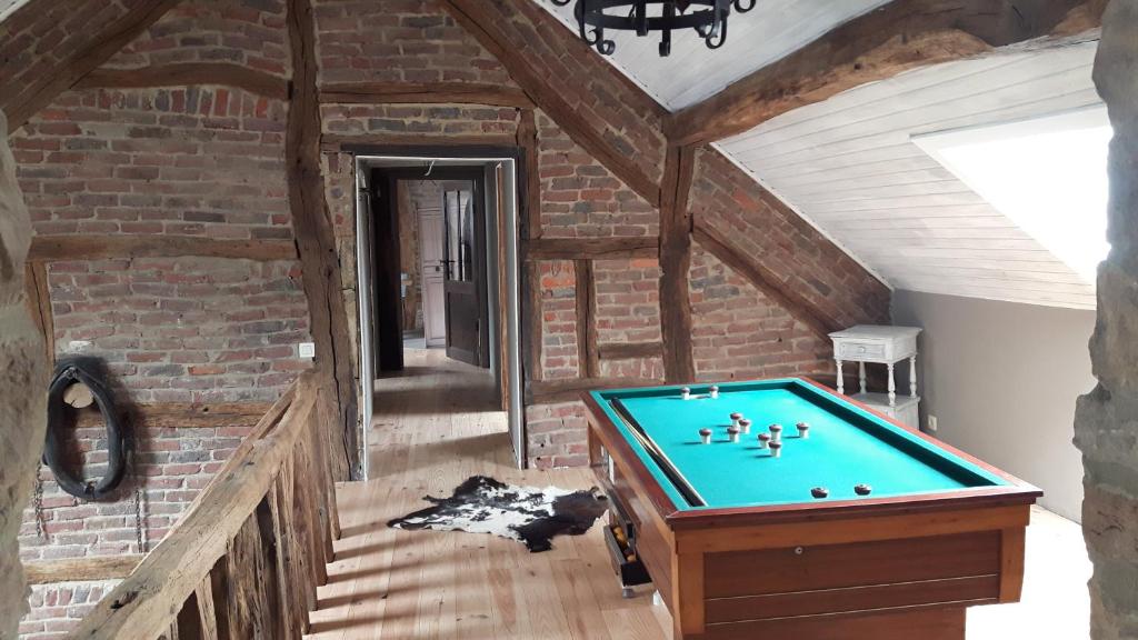Biliár nebo kulečník v ubytování La Masure