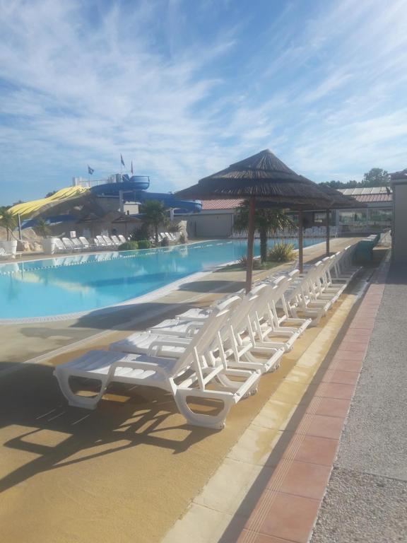 Photo de la galerie de l'établissement Les Charmettes Mobilhomes17, aux Mathes