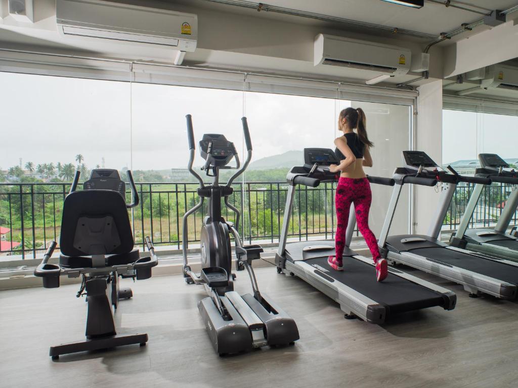 Fitness centrum a/nebo fitness zařízení v ubytování Panphuree Residence - SHA Extra Plus