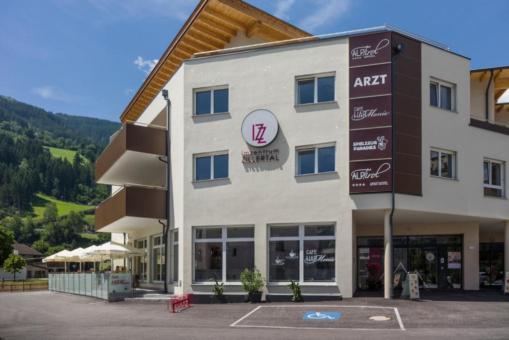 Nespecifikovaný výhled na hory nebo výhled na hory při pohledu z aparthotelu