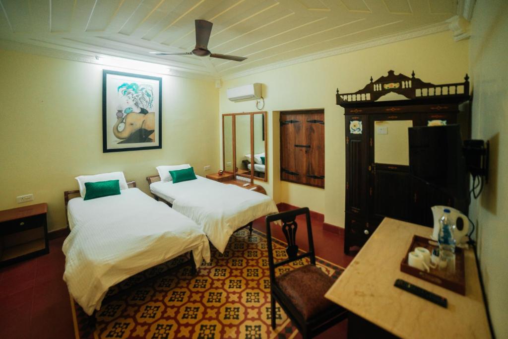 Postel nebo postele na pokoji v ubytování Casa Menezes - A Heritage Goan Homestay