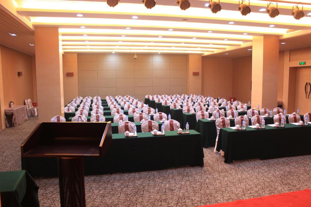 Zona business o sala conferenze di Wudang International Hotel