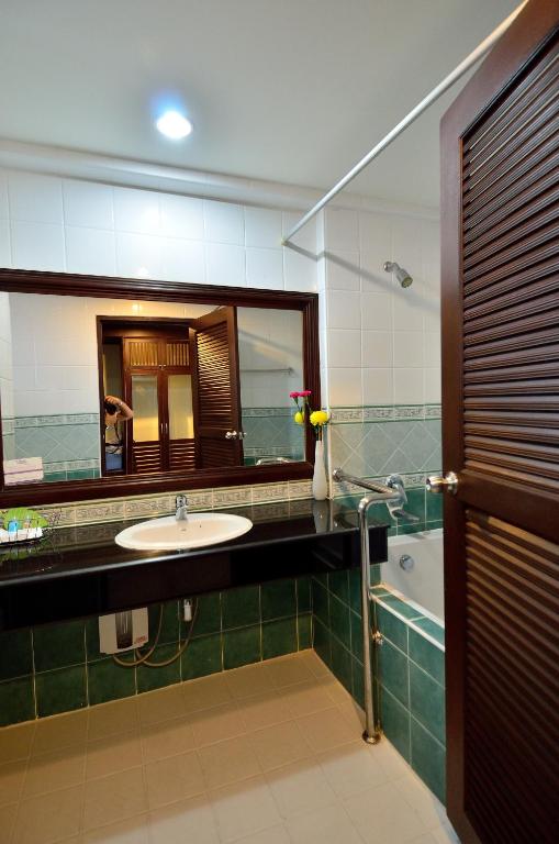 Koupelna v ubytování Samui First House Hotel