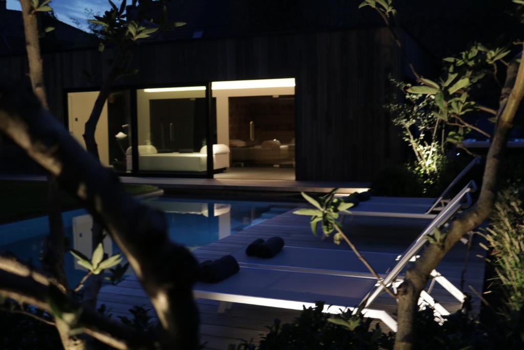 Bazén v ubytování B&B For 2-Wellness For 2 nebo v jeho okolí