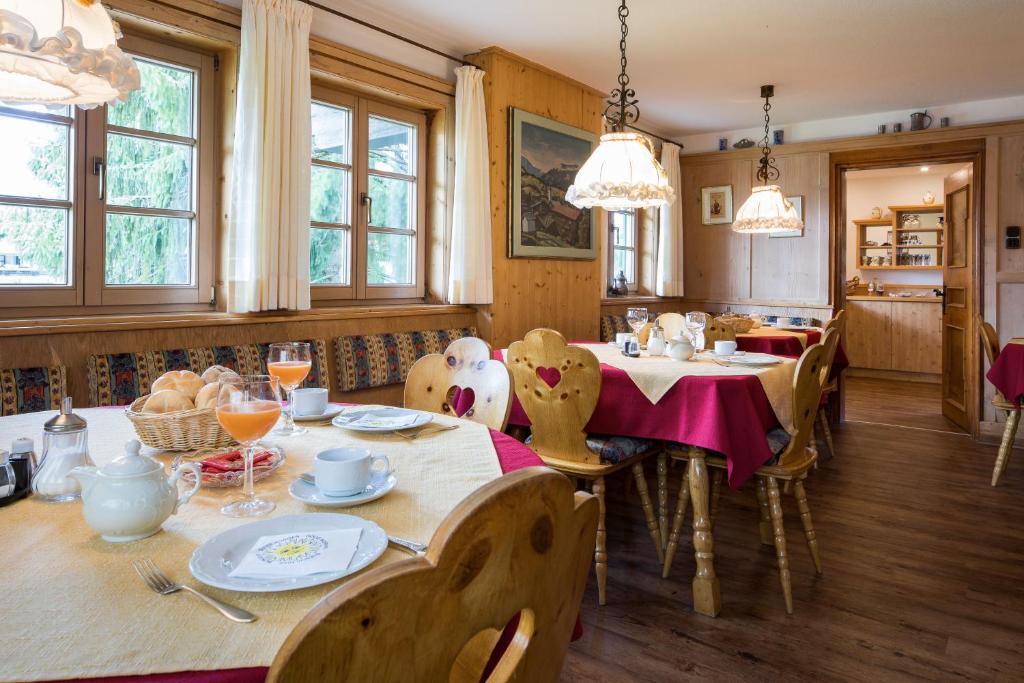 Restaurace v ubytování Gästehaus Walserheimat