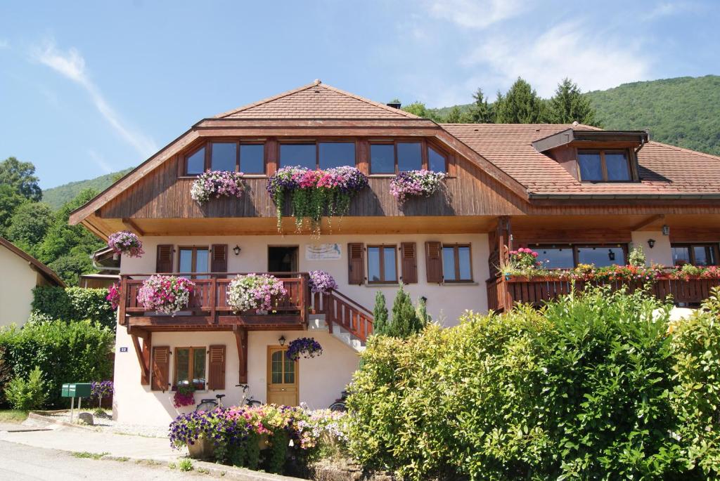 a home with flower boxes on the balconies at B&B Le Sourire du Lac in Sévrier