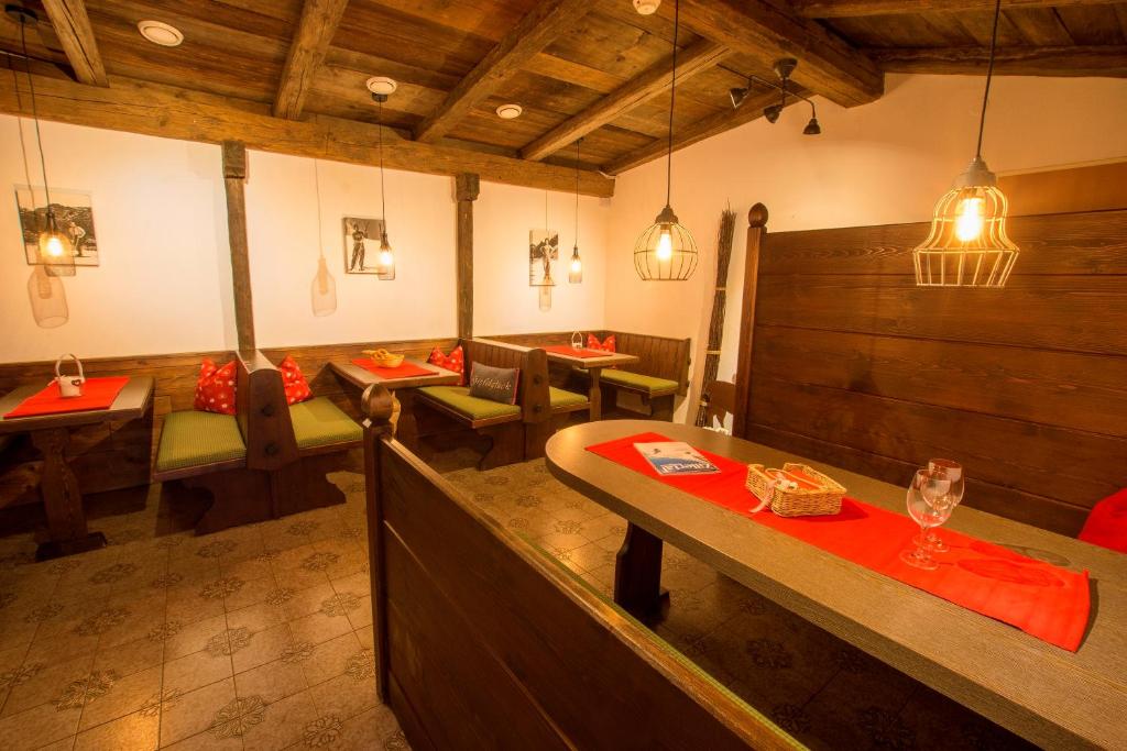 Reštaurácia alebo iné gastronomické zariadenie v ubytovaní Sonnseitn Appartements