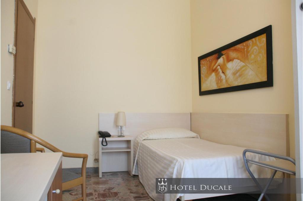 Postel nebo postele na pokoji v ubytování Hotel Ducale