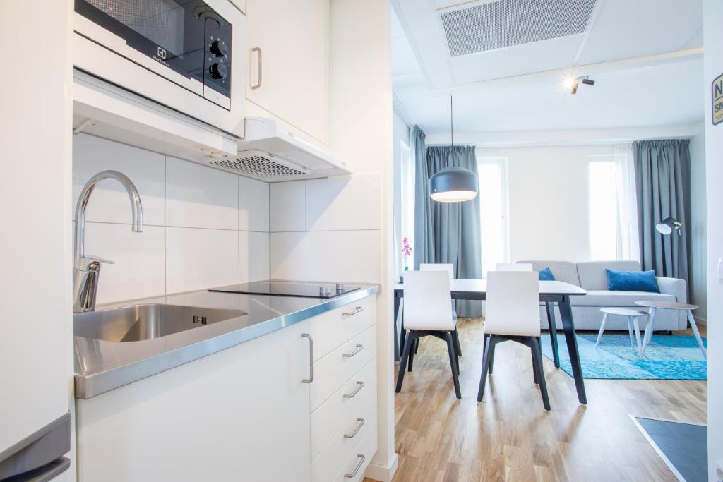 Kuchyň nebo kuchyňský kout v ubytování ApartDirect Älvsjö