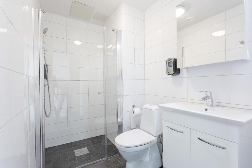 Koupelna v ubytování ApartDirect Älvsjö