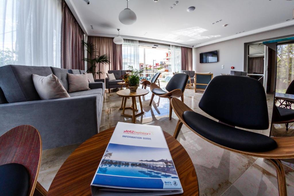 Posezení v ubytování Porto Planos Beach Hotel