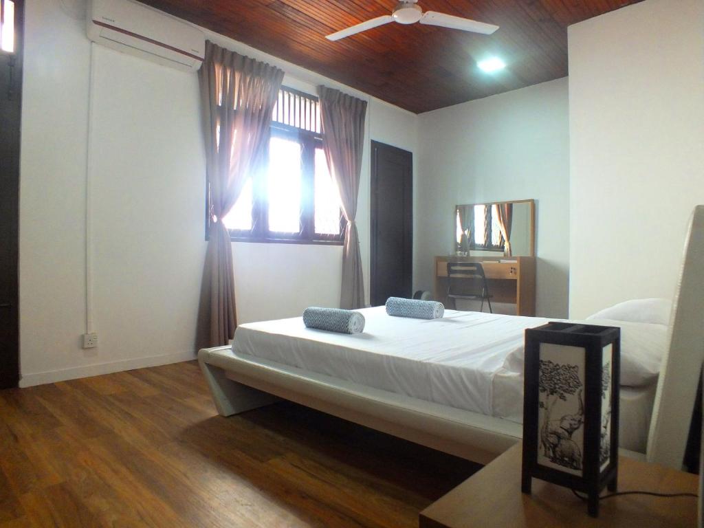 Drop Inn Hostels - 10