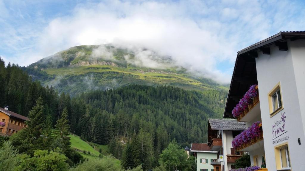 Výhľad na hory alebo výhľad na hory priamo z apartmánu